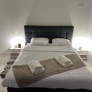 prachtige-kamer-in-centrum-brugge-met-badkamer.bruges-hotels.info/